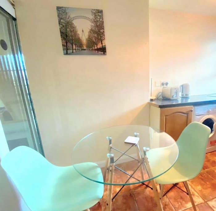Evo A - Gravesend 1 Bedroom Apartment Buitenkant foto